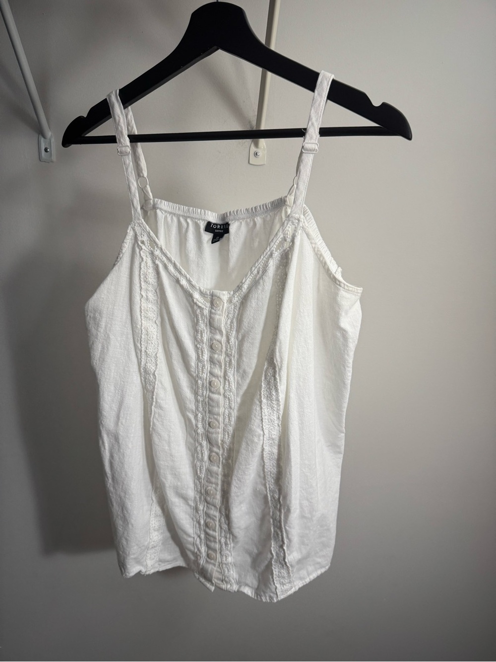 Torrid Size 0 White Lace-Trim Button Front Cami